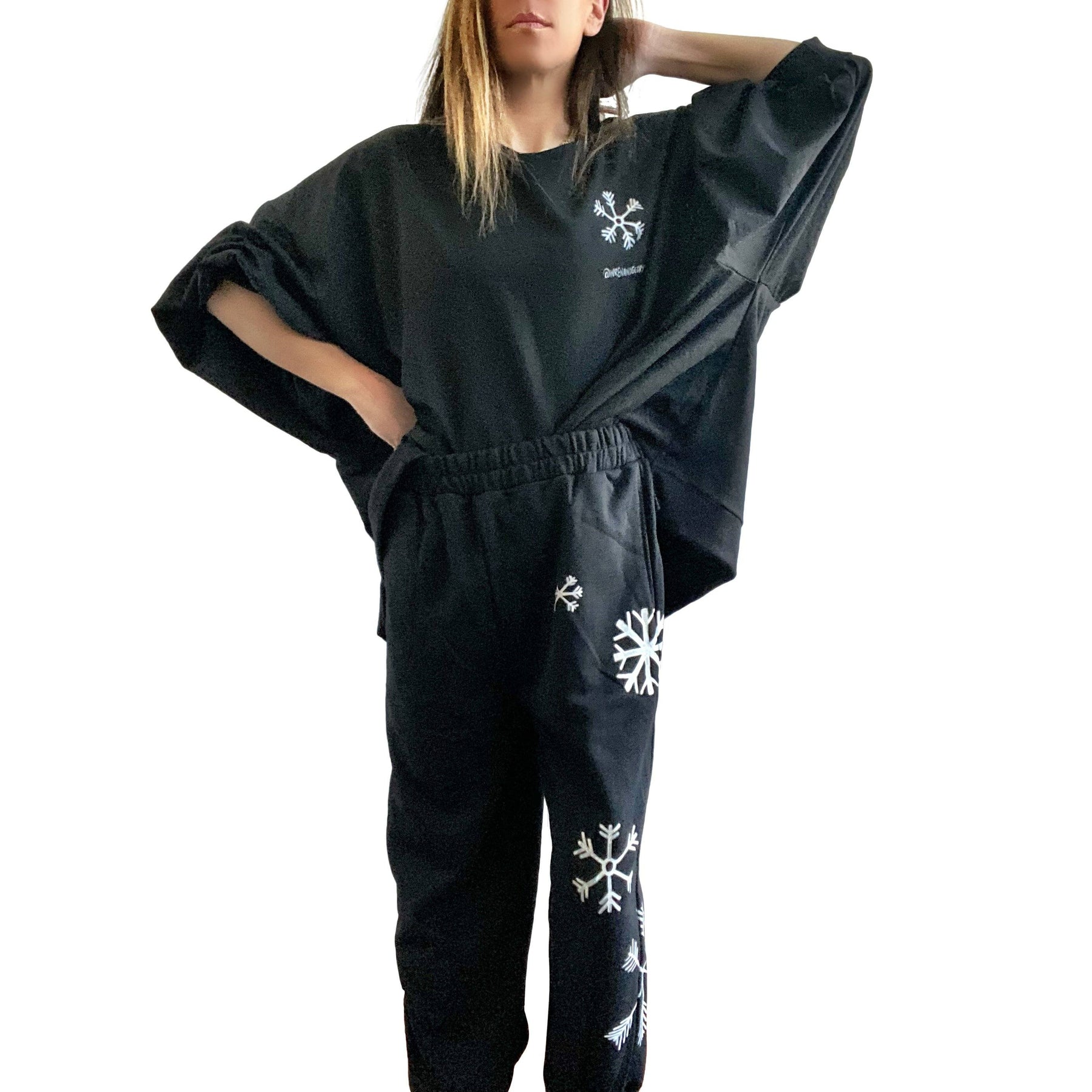 The perfect oversized sweatshirt & jogger loungewear set. TOP: PRAY FOR SURF (crossed out) SNOW painted on the back in white and blue. Small snowflake painted on front, left chest. BOTTOM: Assorted sized and shaped snowflakes painted down leg. Signed @wrenandglory on both top and bottom.