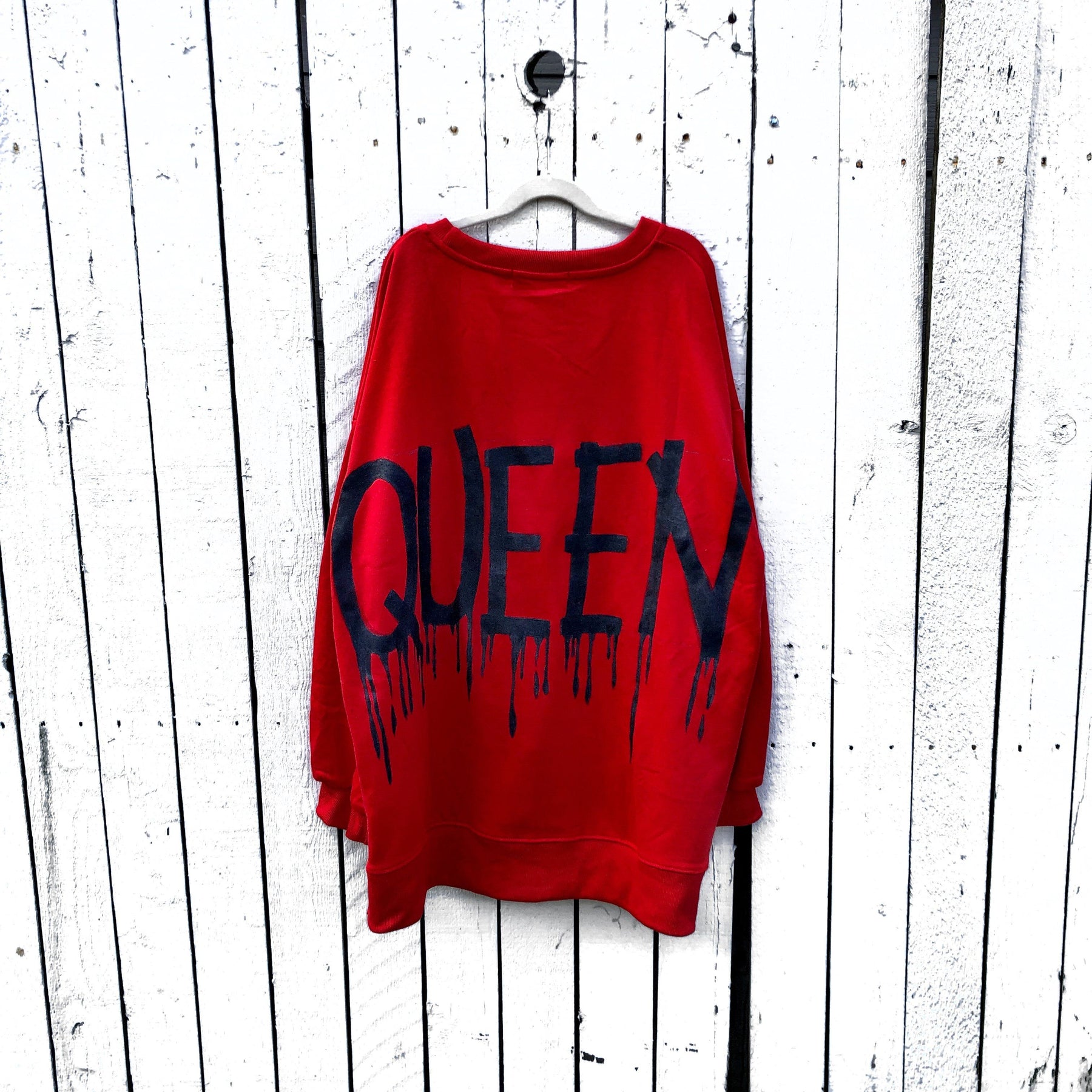 'QUEENING' PAINTED SWEATSHIRT