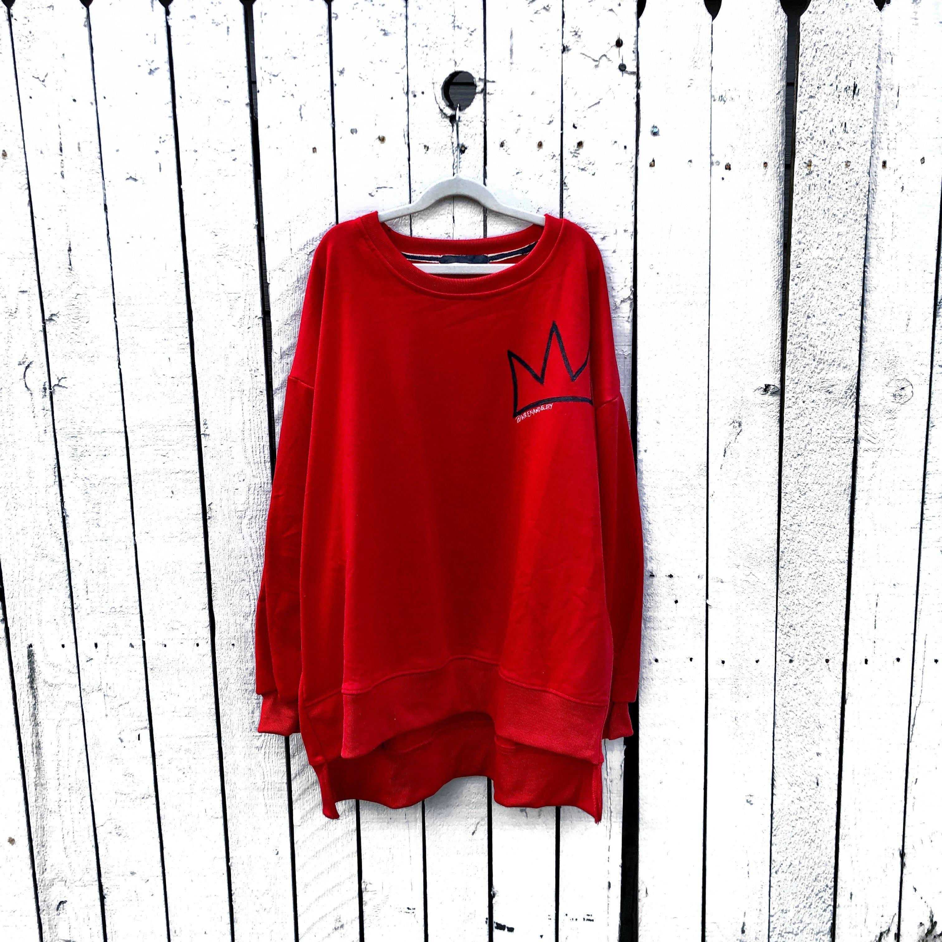 'QUEENING' PAINTED SWEATSHIRT