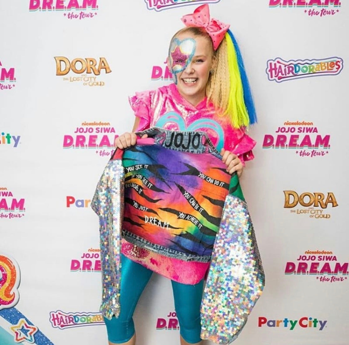 JOJO SIWA WITH HER CUSTOMIZED DENIM JACKET