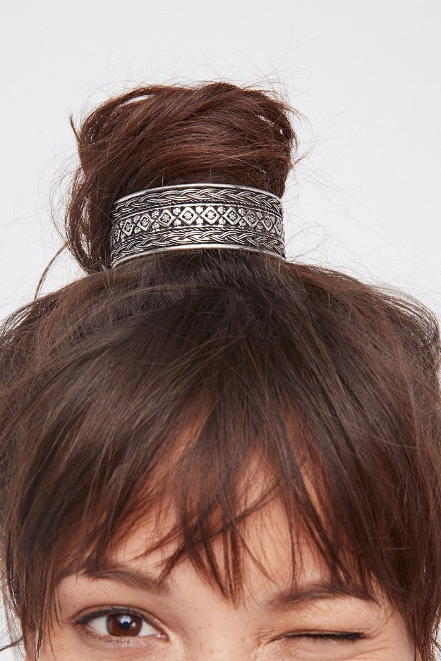 WE ARE OBSESSED WITH HAIR ACCESSORIES. SEE SOME FAVS HERE.